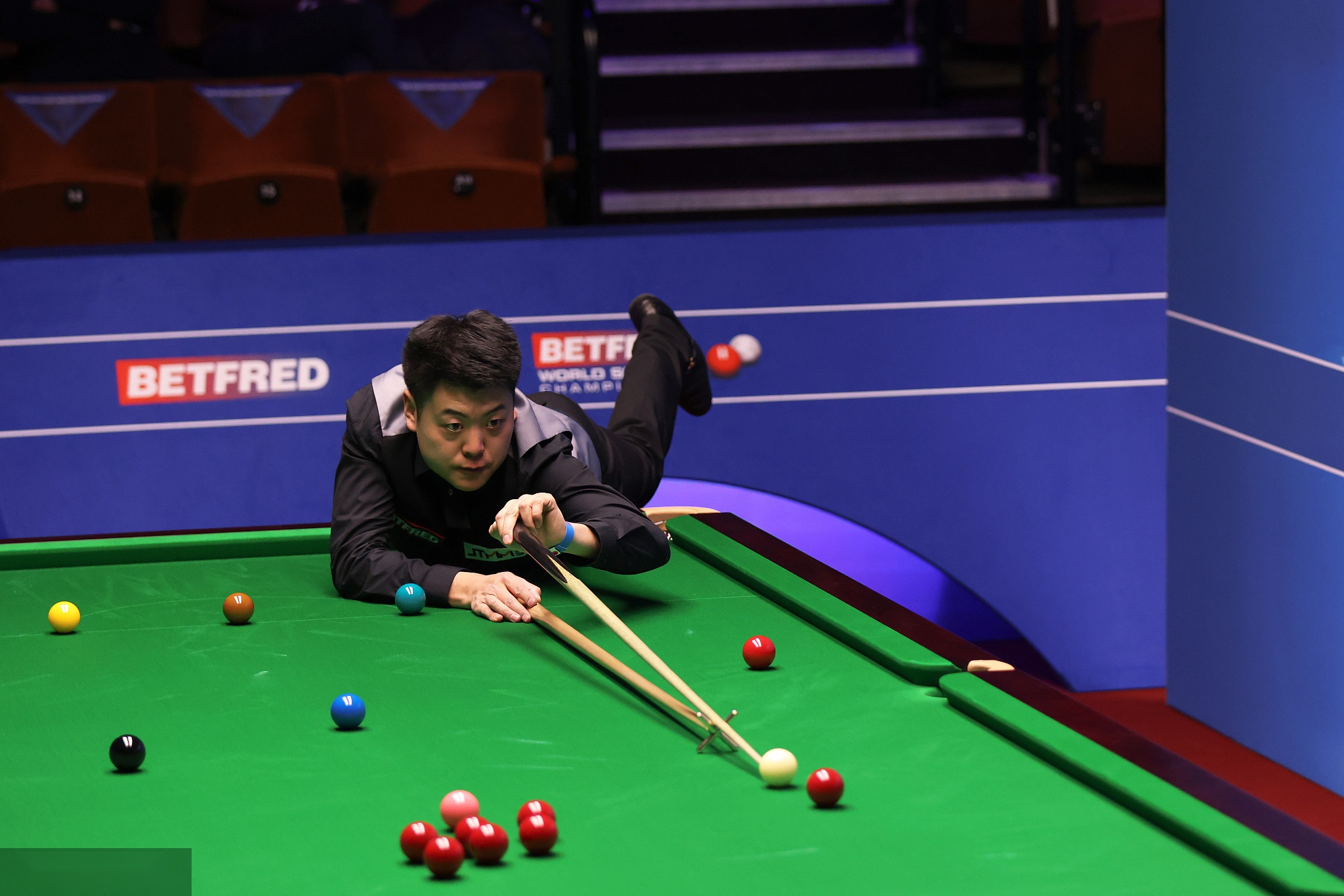 更为稳健的 更为稳健的